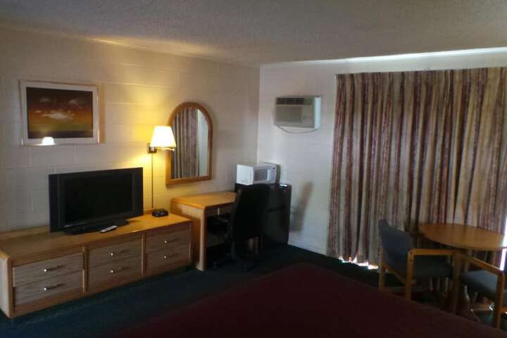 Room 11 of 36