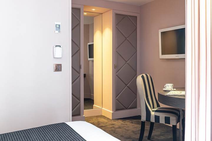 Room 11 of 43