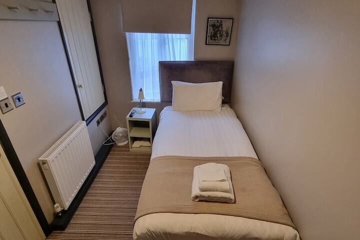 Room 34 of 44