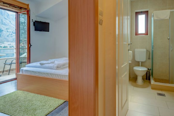 Room 10 of 52