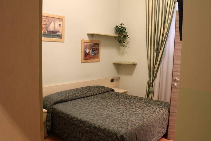 Room 6 of 33