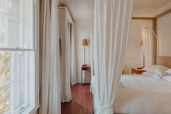 Room 33 of 120