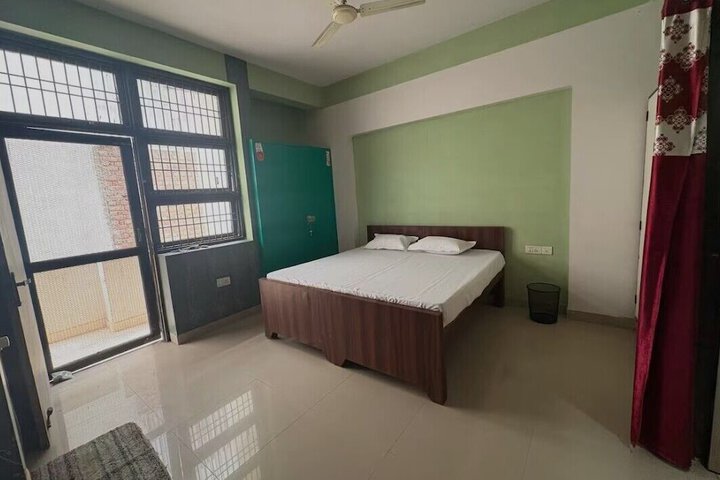 Room 2 of 6