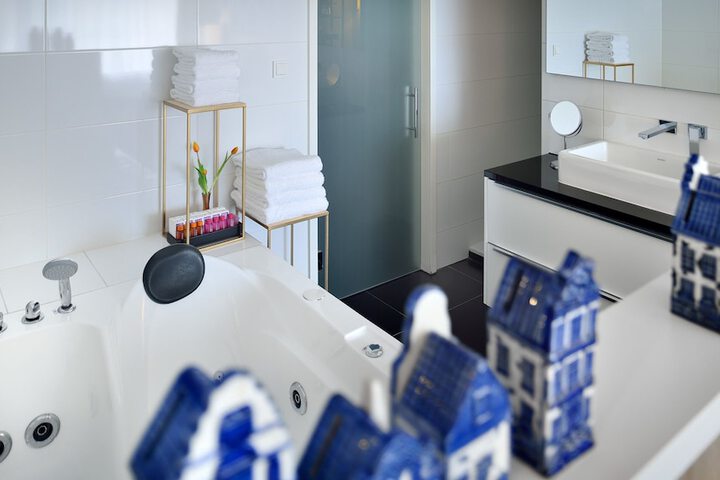 Room 52 of 109