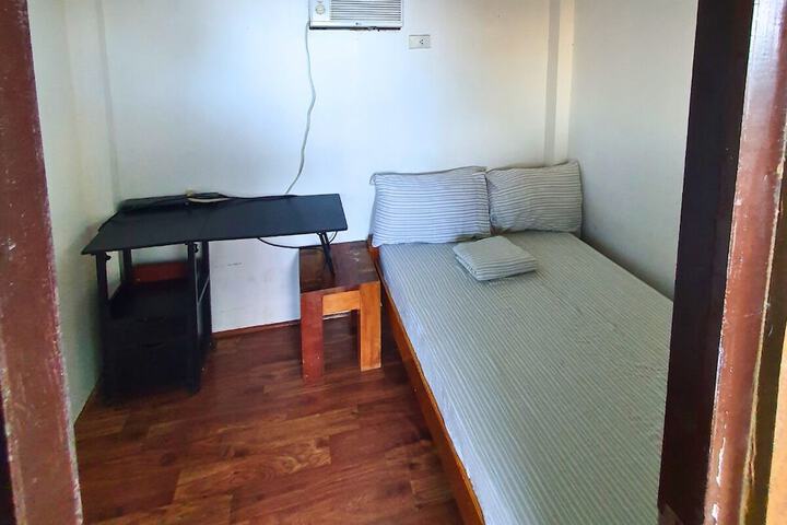 Room 10 of 96