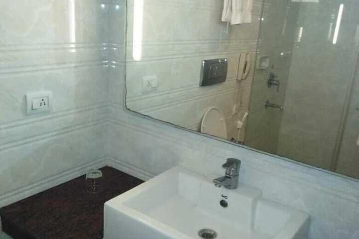 Room 21 of 38