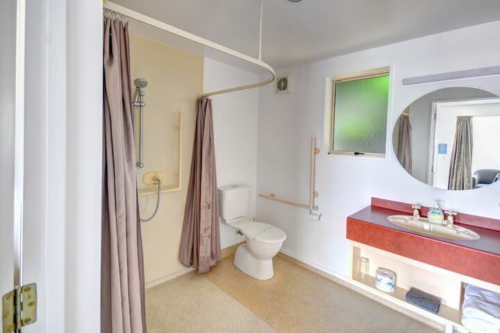 Room 33 of 48