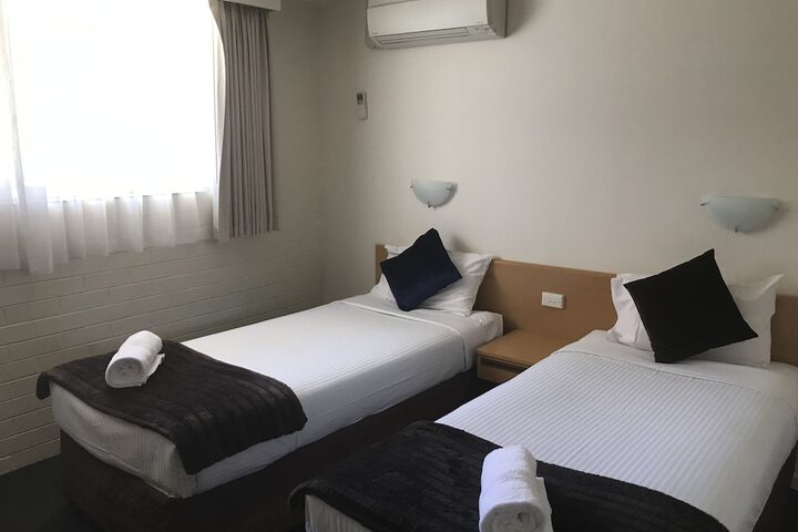 Room 4 of 27
