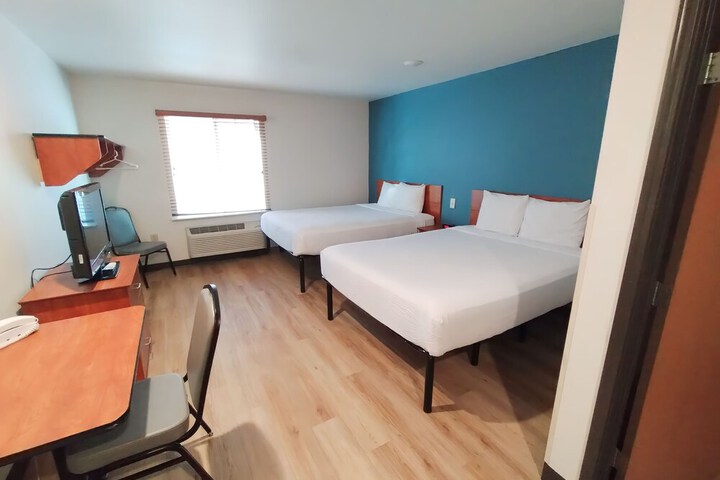 Suite Queen Bed (5 of 9)