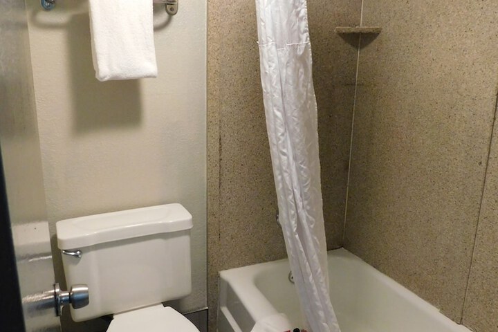 2 Queen Beds Deluxe Room (14 of 41)