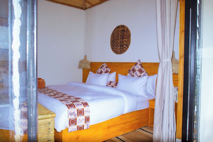 Room 2 of 27
