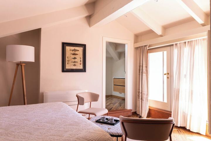 Room 28 of 64