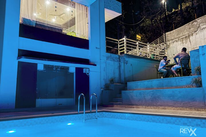 Pool 40 of 69