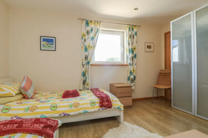 Room 4 of 14