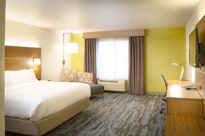 1 King Bed (13 of 13)