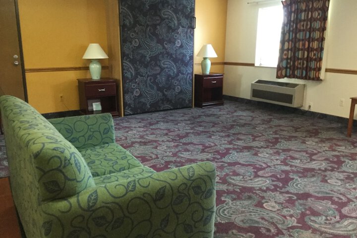 1 King Bed Studio Suite (4 of 6)