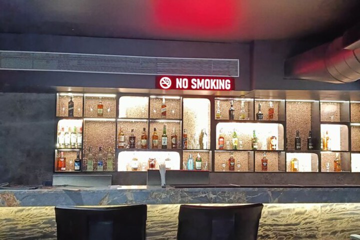 Lounge 10 of 47