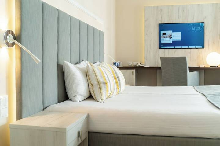 Room 8 of 30