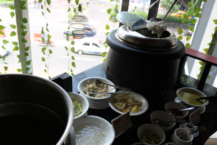 Breakfast area