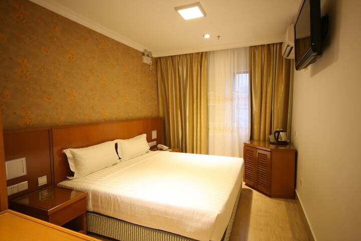 Room 10 of 35