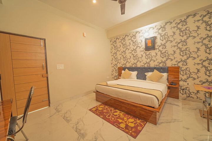 Room 3 of 13