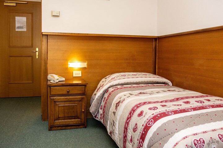 Room 16 of 52