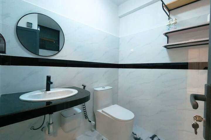 Room 3 of 8