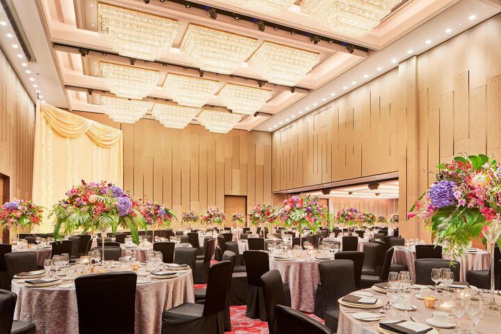 Ballroom/Hall 84 of 107