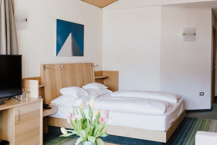 Room 10 of 199
