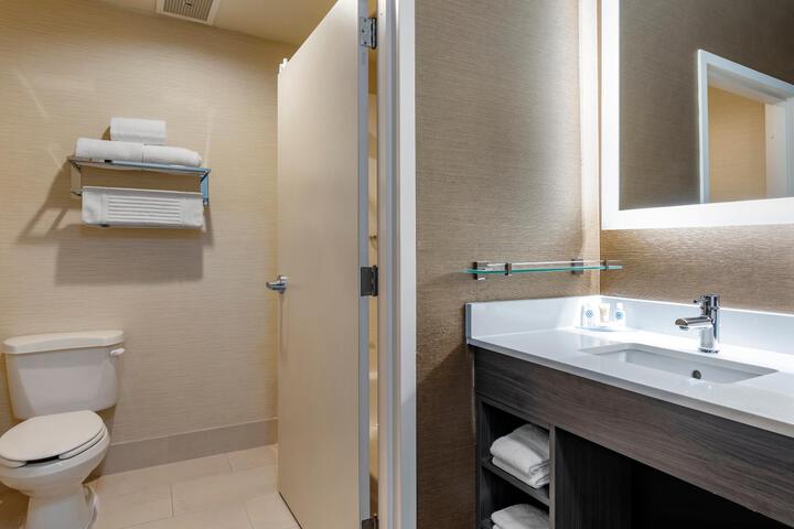 Standard | King Bed (15 of 17)