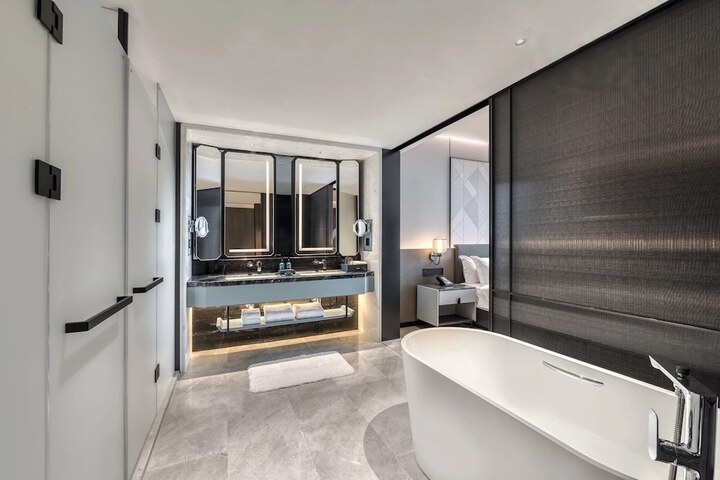Room 13 of 72