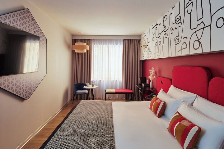 Room 30 of 96