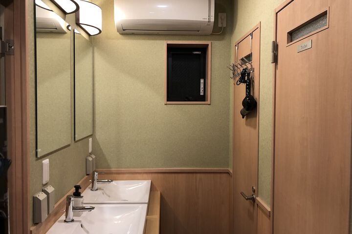 Room 11 of 21