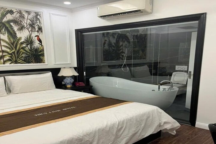 Room 3 of 27