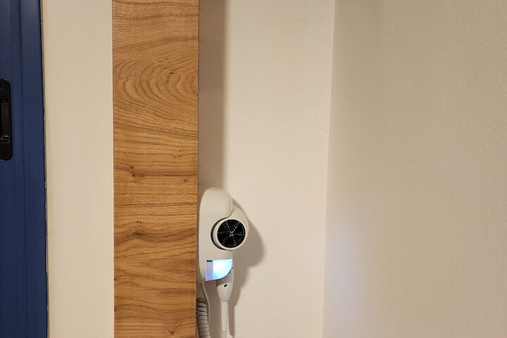 Room 15 of 141