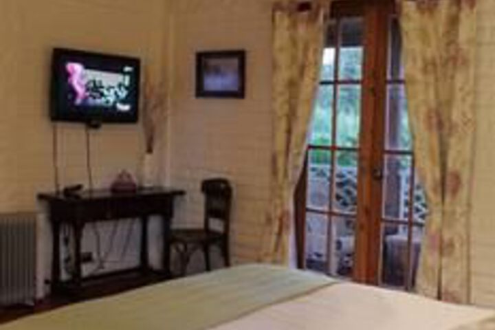 Room 11 of 33
