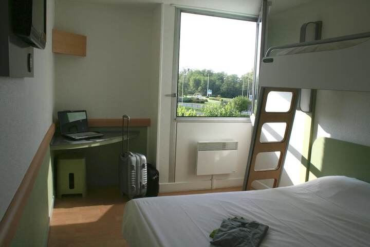 Room 6 of 36
