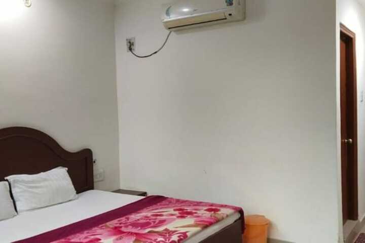 Room 5 of 16