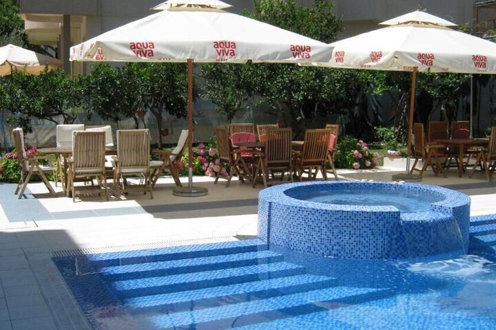 Pool 12 of 25
