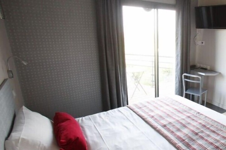 Room 16 of 44