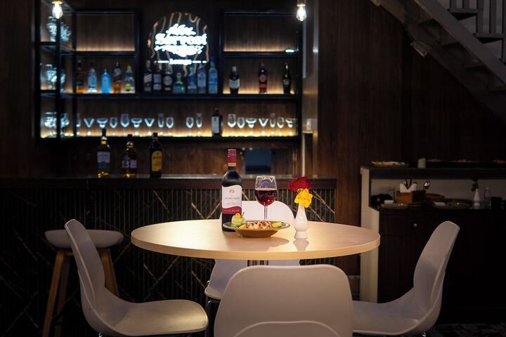 Lounge 78 of 92