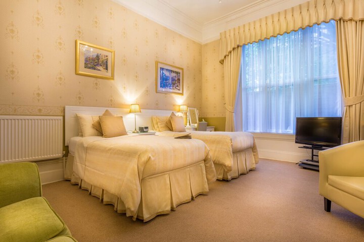 Room 12 of 39