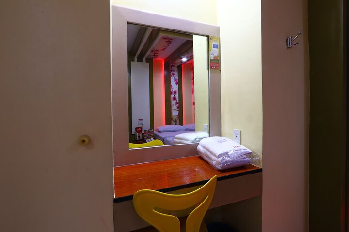 Room 9 of 20