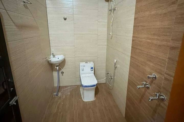Room 18 of 28