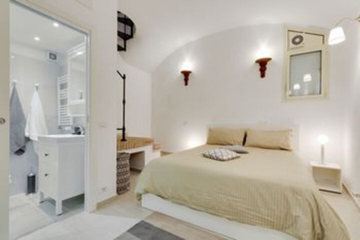 Room 5 of 17