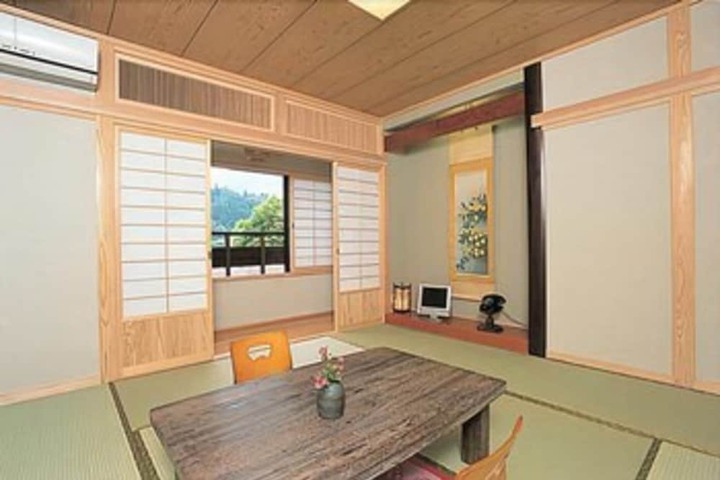 Room 15 of 33