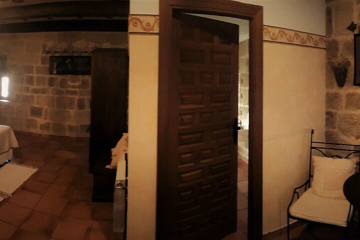 Room 11 of 77