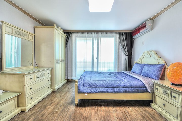 Room 2 of 37