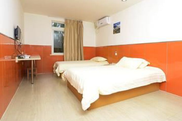 Room 13 of 38