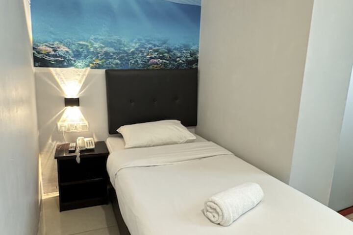 Room 7 of 40